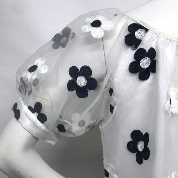 VOOM JOY HAN Embroidered DAISY PUFF Sleeve Top M - Picture 10 of 15